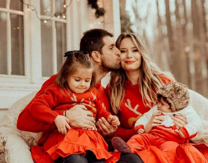 
    Laura Cosoi simte din ce în ce mai tare dorul tatălui său, în special în această perioadă a SărbătorilorFoto: Arhivă personală  