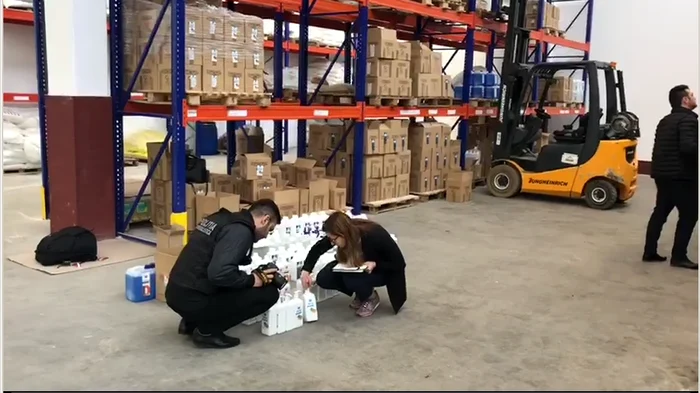 Polițiștii au verificat diluanții din depozitele a trei firme