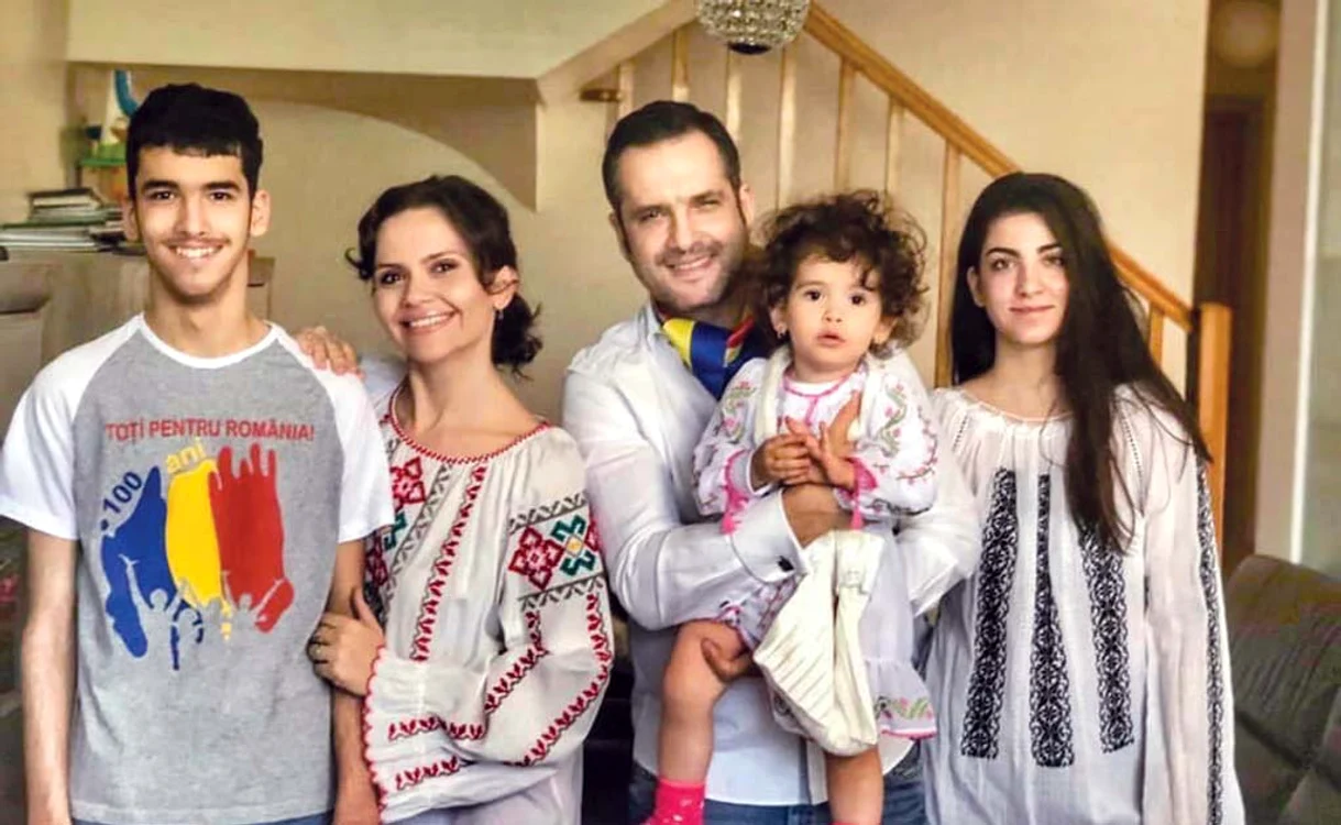 
    Mădălin Ionescu şi familia sa au sărbătorit cu fast Ziua Naţională  