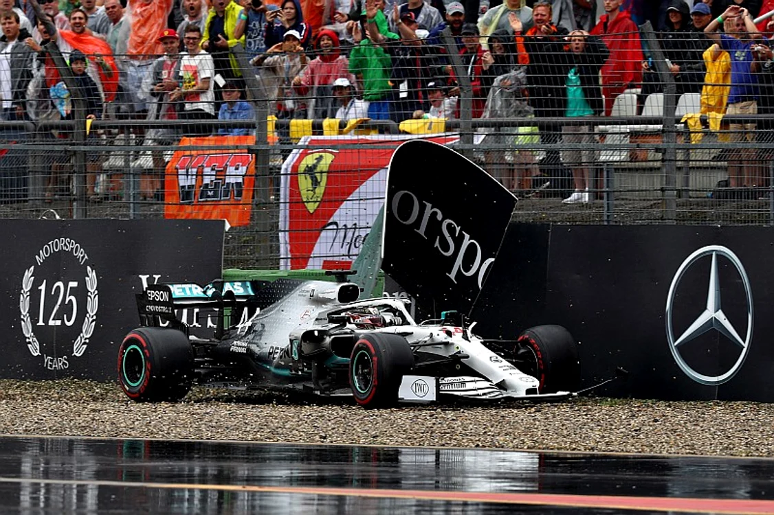 
    Lewis Hamilton a reușit să revină pe circuit după o ieșire în decorFoto: Guliver / GettyImages  