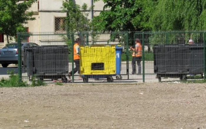 Femeia a găsit armamentul şi muniţia la tomberon (Foto Arhivă)