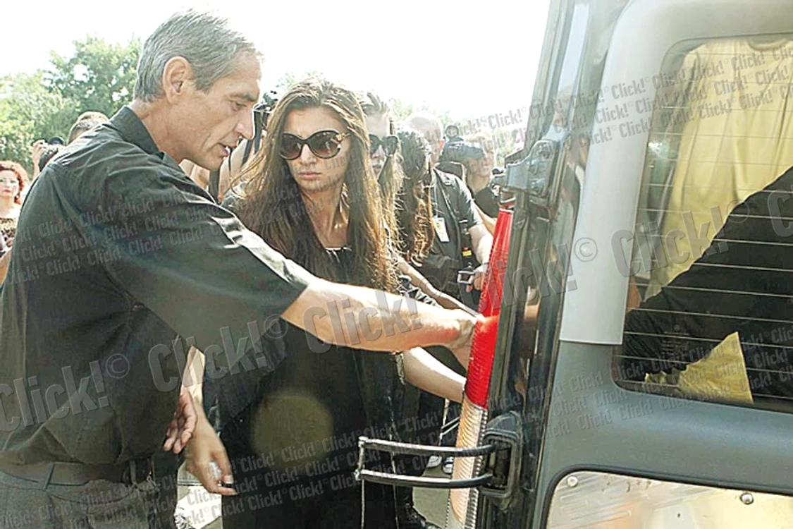 Laura Saseţchi a venit tocmai de la Galaţi să ceară ajutorul Monicăi Gabor (FOTOGRAFII: ROBESTO SăLCEANU)