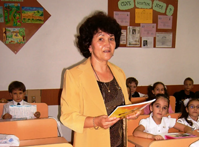 Ploieşti: Petruţa Săvulescu este învăţătoare de aproape patru decenii