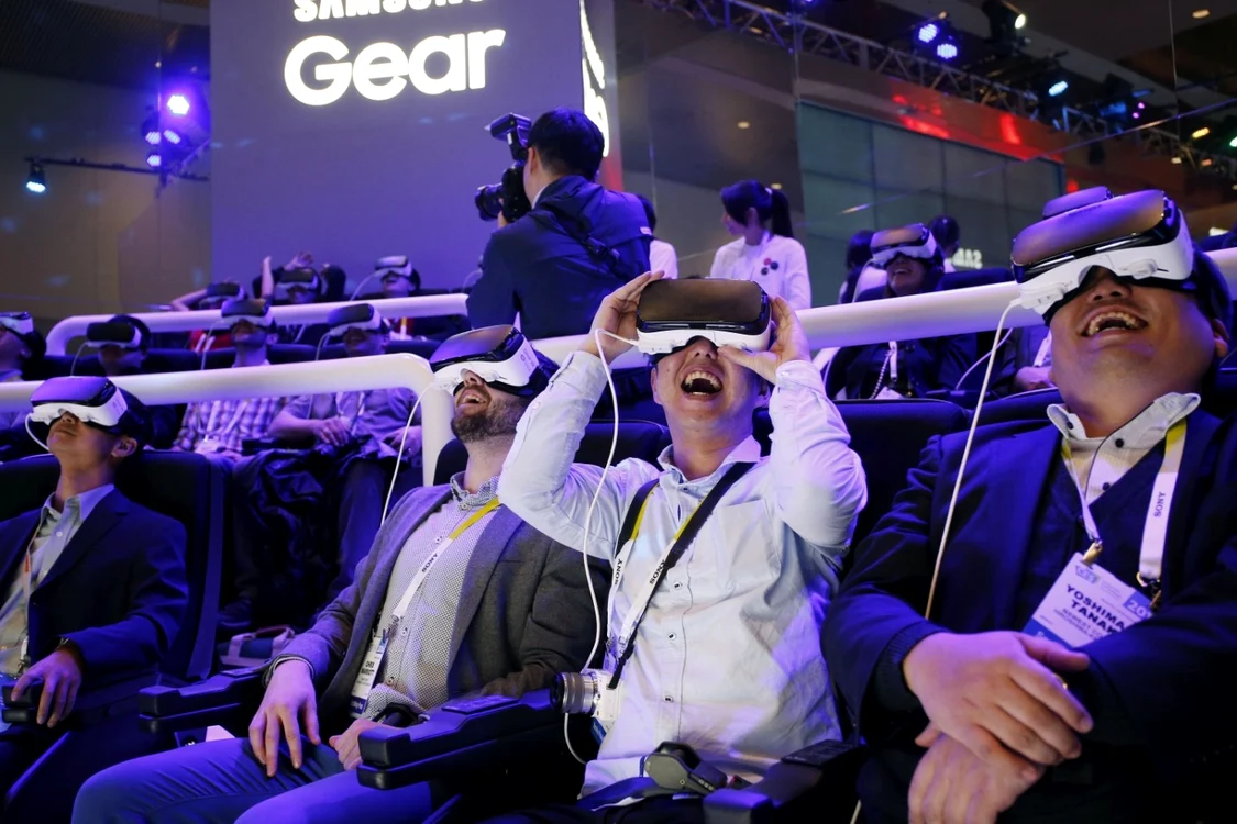 Samsung Gear VR foloseşte telefoane Samsung. FOTO AP Photo