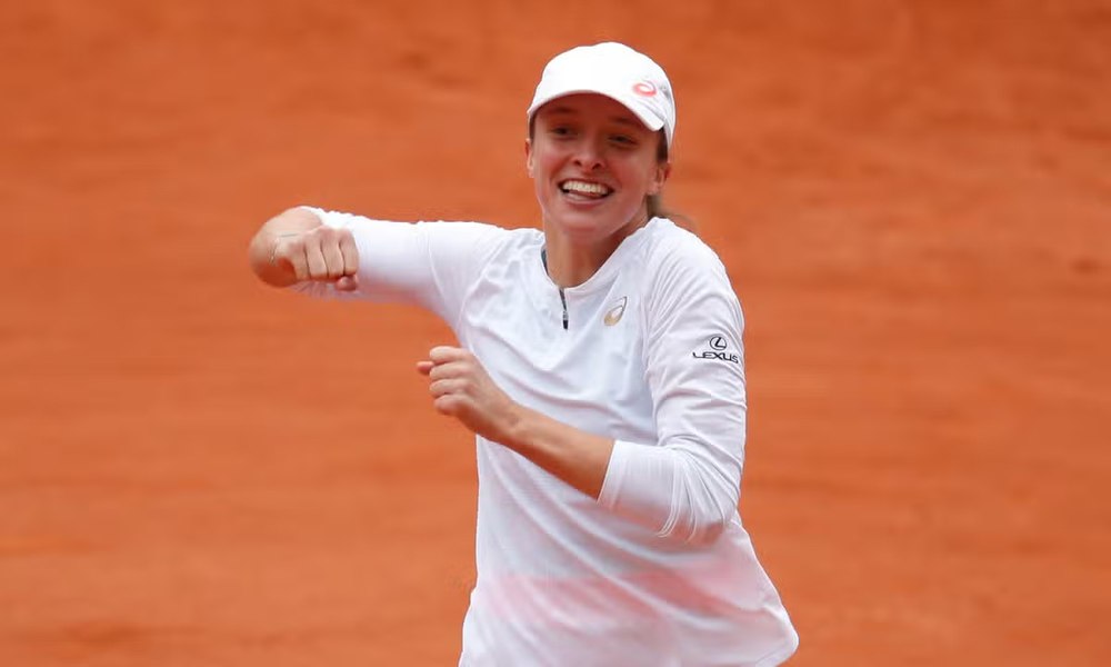 Swiatek, de pe altă planetă la French Open: e în finală după ce a zdrobit vedeta americanilor
