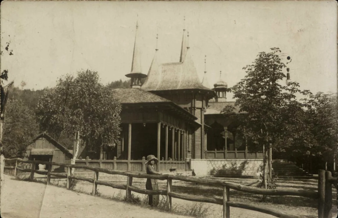 Terasă construită în Parcul Cozla FOTO Cooltneamt