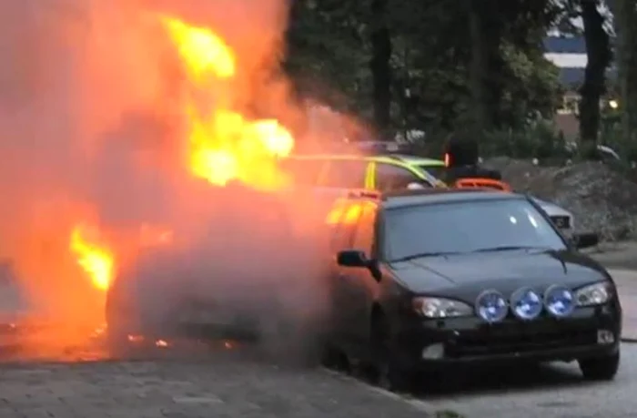 
    Incendierea mașinilor, sport național în Suedia  