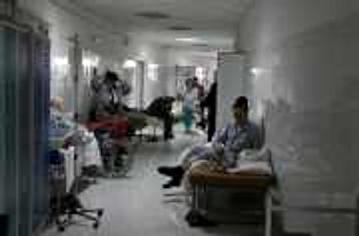 Aparatura medicală şi blocurile operatorii au fost alimentate aproape o oră de cele trei generatoare ale spitalului FOTO: Marian Iliescu