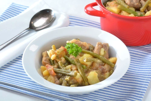 mancare cu carne si legume jpeg