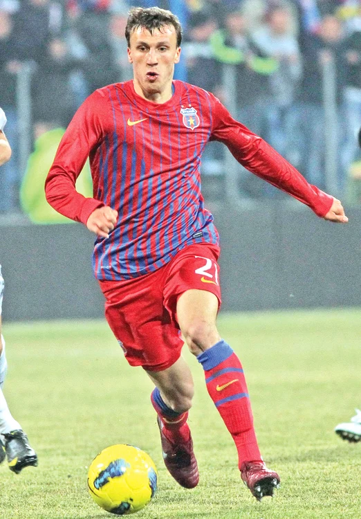 
    Chiricheş nu  a jucat decât  un retur la  Steaua şi poate  face pasul spre  marea performanţă (foto: Mediafax)  