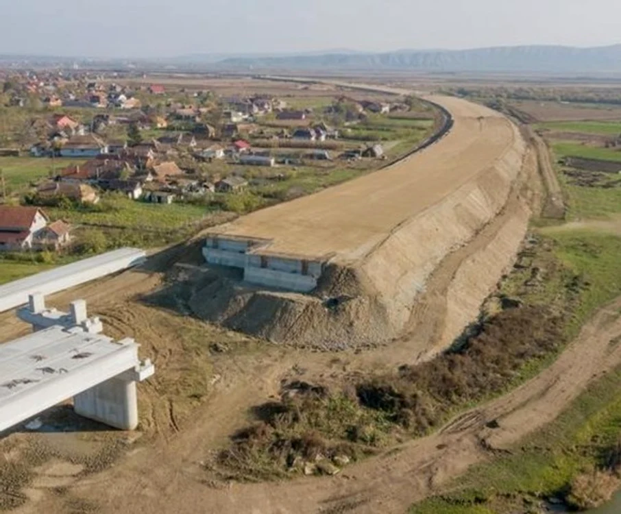 
    Lotul 3 Chețani-Câmpia Turzii a fost abandonat de constructor, iar contractul a fost reziliat  