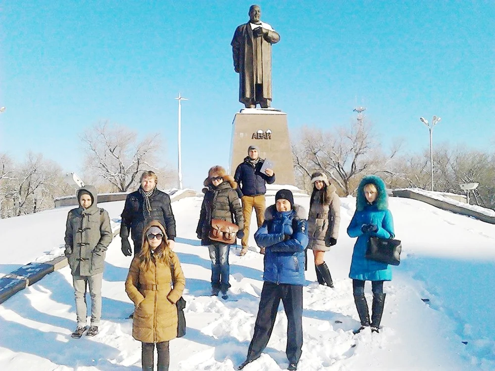 Printre participanţii expediţiei se numără istorici, jurnalişti şi studenţi. FOTO: Facebook