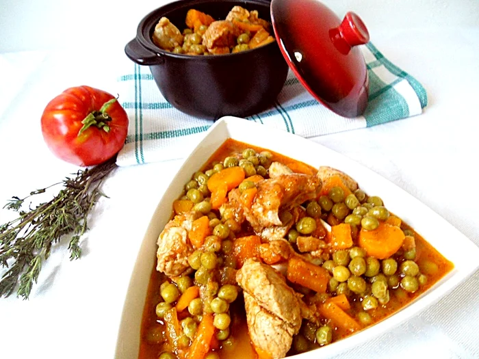 
    Mazăre verde cu carne de porc  