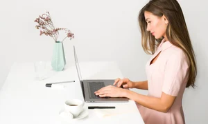 TOP 5 lucruri pe care trebuie sa╠å le ai mereu la tine ca femeie de afaceri jpg