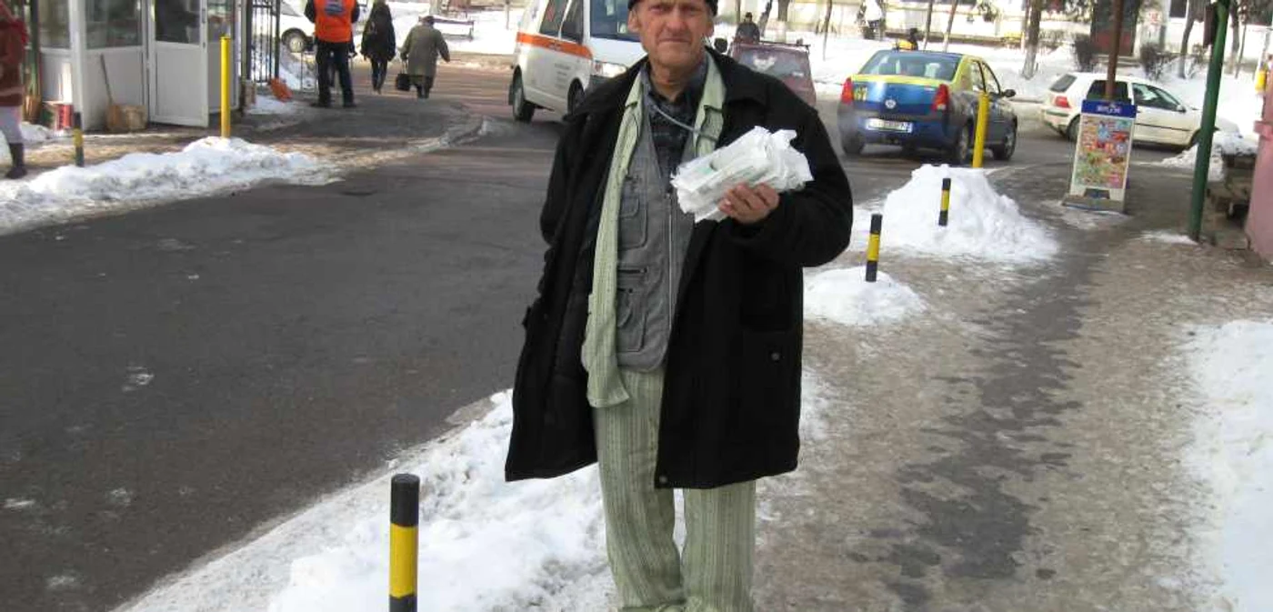 Botoşani: Panaite Strimblea este unul dintre miile de pacienţi internaţi la Spitalul Judeţean obligaţi să îşi cumpere materialele sanitare