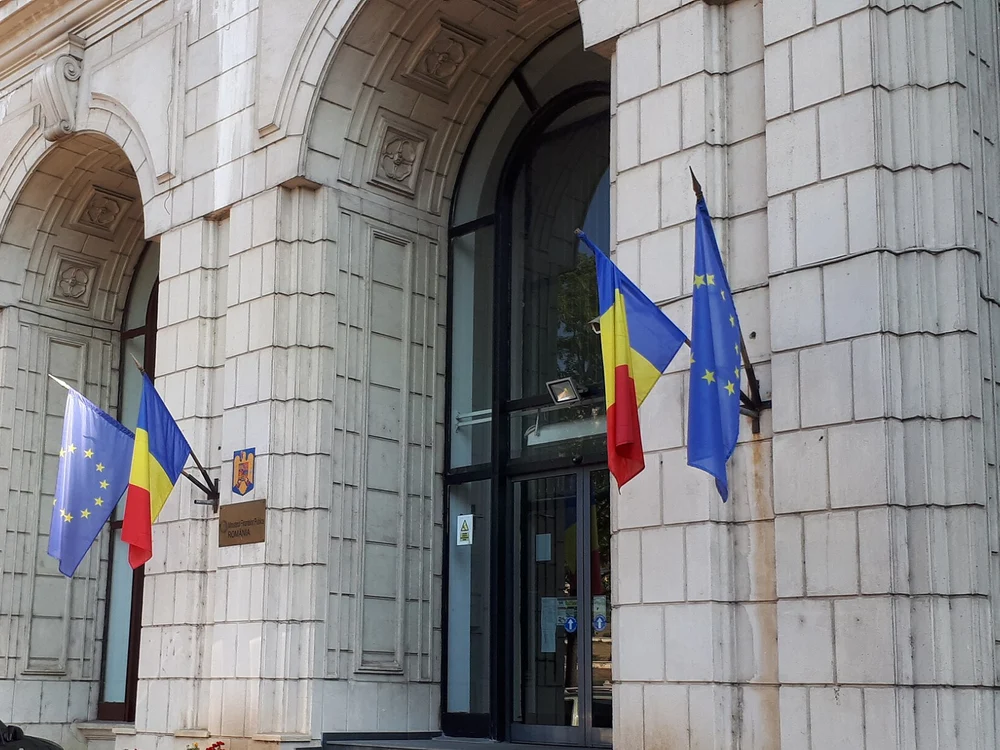 Incendiu la Ministerul Finanțelor. A ars o parte din acoperişul clădirii