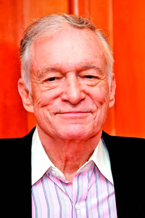 
    Tăticul Playboy i-a dat papucii iepuraşului!  