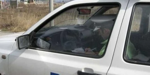 Poliţiştii l-au prins pe hoţ exact când tâlhărea o tânără Foto: arhivă