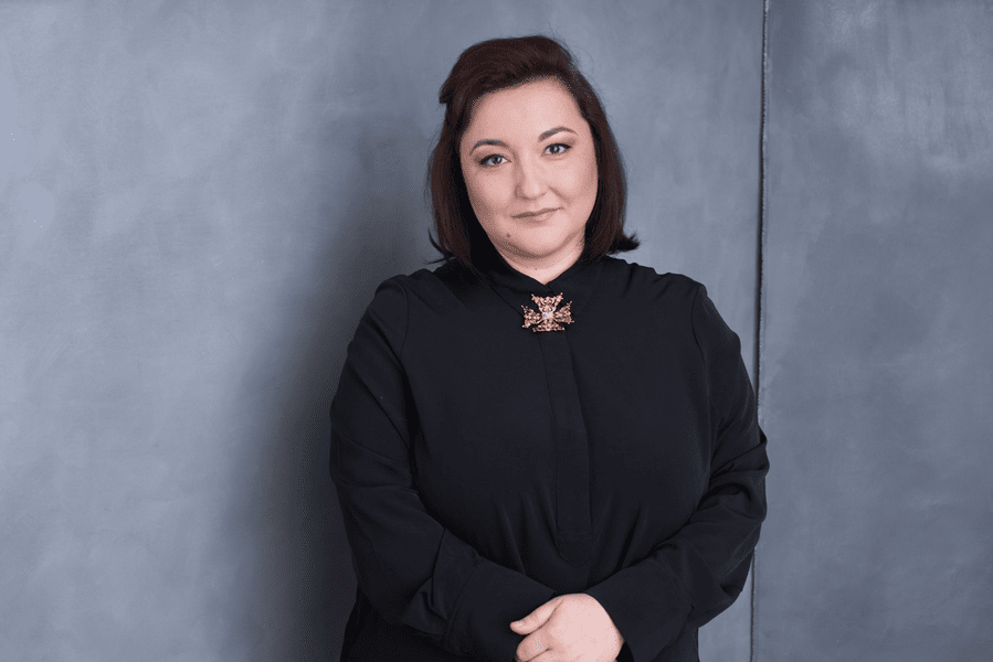 Ecaterina Ladin, Dalida din „Las Fierbinți“: Filmăm 12 ore pe zi, 7 zile din 7. Cel mai bine este plătit Bobonete