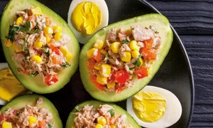 avocado cu salata de ton jpg