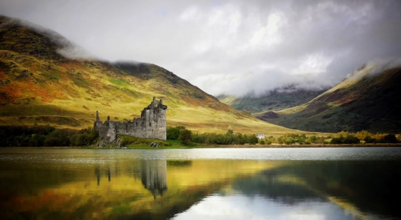Castelul Kilchurn din Scoția este un obiectiv turistic impresionantFoto: www.elledecor.com