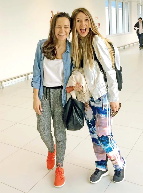 VERIŞOARE. Actriţe şi prezentatoare TV, Ioana Scărlătescu (Dolce Sport) şi Adela Popescu (PRO TV) sunt verişoare primare. Mamele lor sunt surori