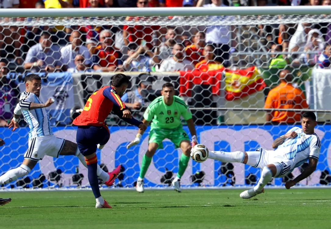Baena a șutat spre poarta Argentinei (Foto: EPAImages)