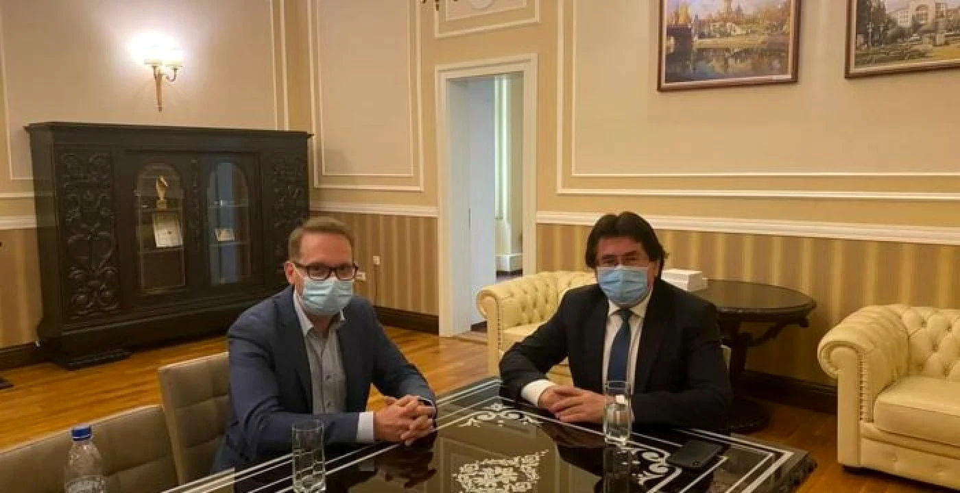 Dominic Fritz şi Nicolae Robu la întâlnirea dinaintea predării/preluării mandatului