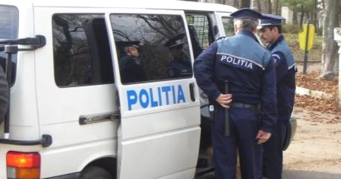 Poliţiştii o cauă pe minoră (Foto: Arhivă)