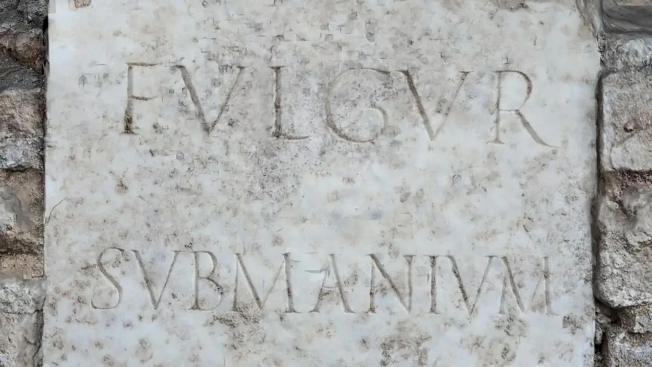 Inscripția „FVLGVR SVBMANIVM”