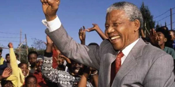 Fostul preşedinte sud-african Nelson Mandela