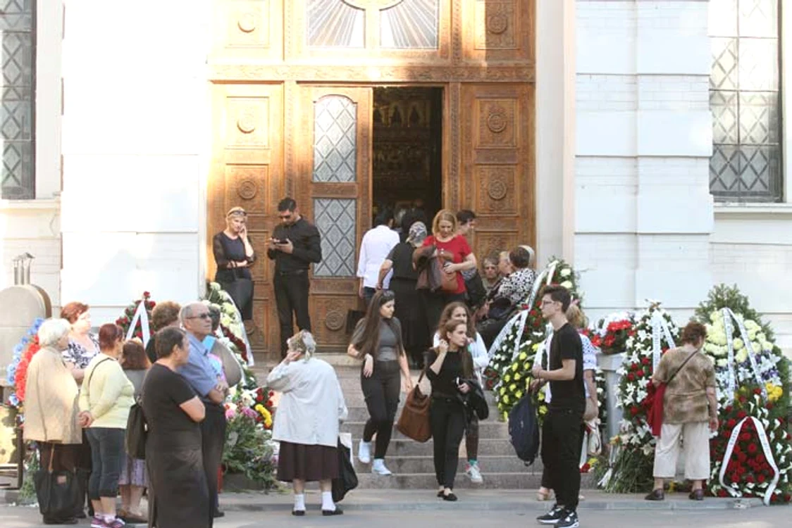 Cimitirul Bellu a devenit neîncăpător 