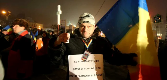 Pe reţeaua socială au fost create mai multe evenimente care au reuşit readucă oamenii în Piaţa Universităţii FOTO Adevărul/Marian Iliescu