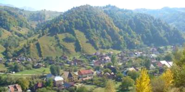 Pentru o lună, mulţi dintre operatorii din turism vor coborî preţurile la unităţile de cazare (foto: Lili Maxim)
