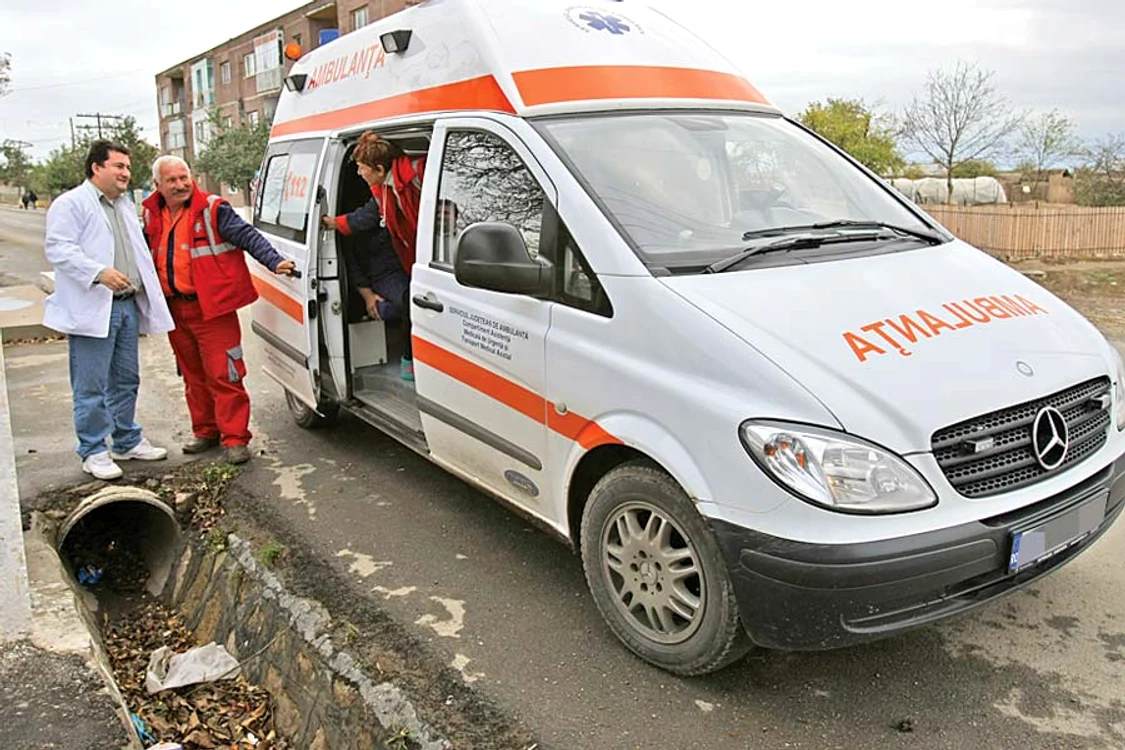 Şi-au umplut coşurile cu mâncare şi băutură (Fotografii: Dorin Constanda )