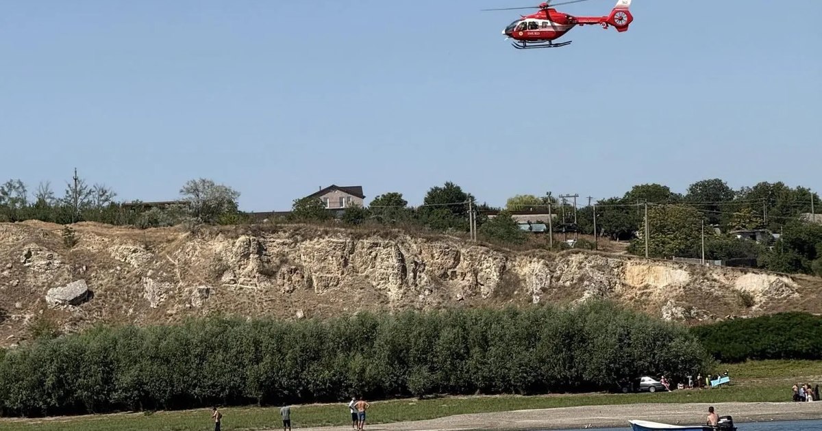Un adolescent de 14 ani s-a înecat la Hârșova în timpul unei băi cu prietenii. Un adolescent de 14 ani s-a înecat la Hârșova în timpul unei băi cu prietenii.