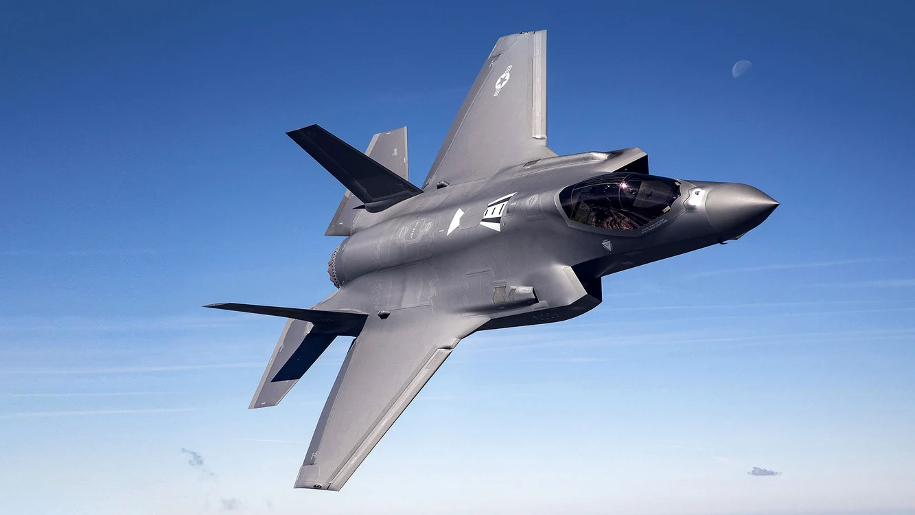 Avionul de luptă F-35 FOTO Twitter/ John Basham