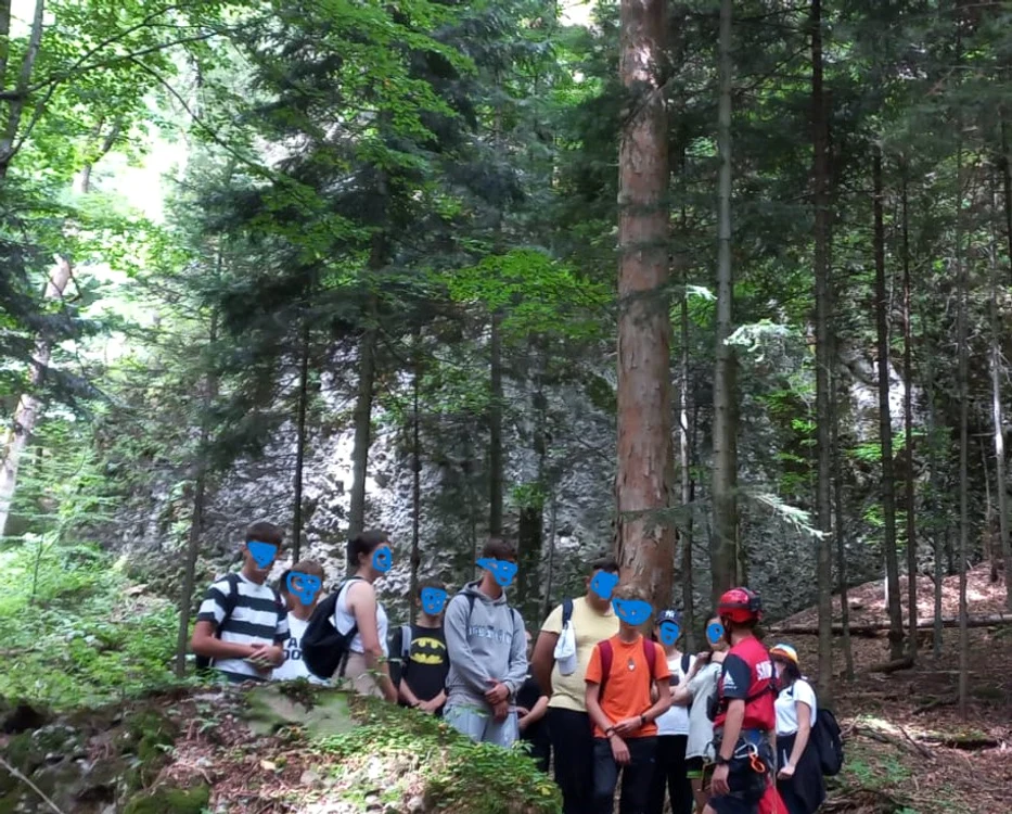 Turiștii au ajuns într-o zonă periculoasă FOTO Salvamont