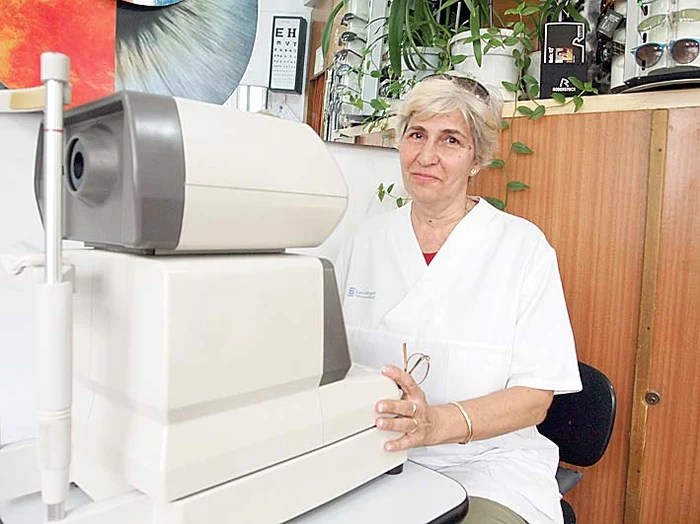 Dioptronul măsoară refracţia oculară, în funcţie de care oftalmologul prescrie reţeta pentru ochelari