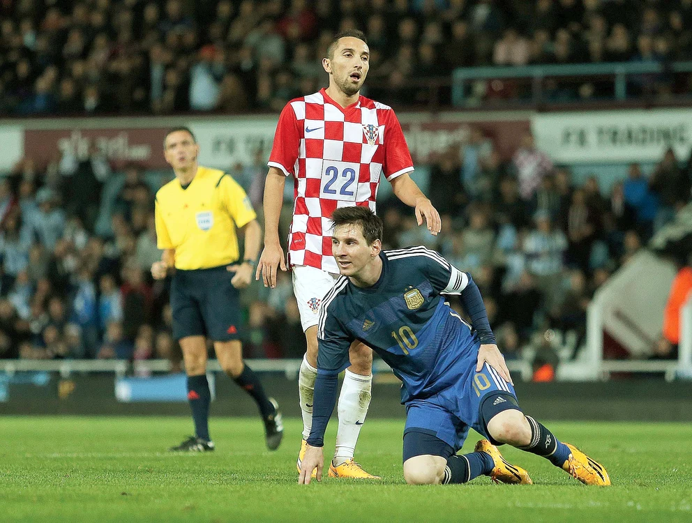 Argentinianul s-a făcut de râs la o fază, dar a reuşit să marcheze din penaltyFoto: AFP