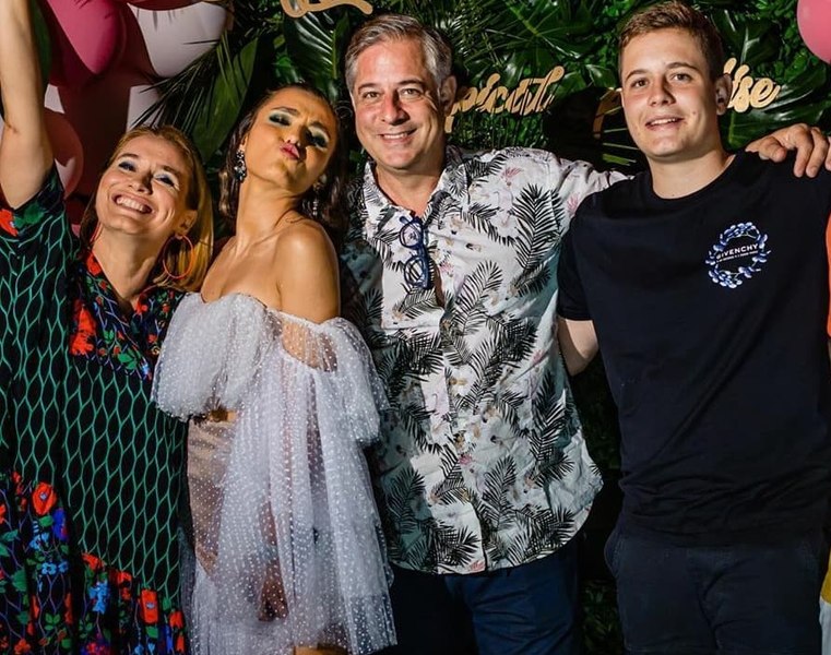 Andreea Esca, în costum de baie. Surpriza pe care i-au făcut-o copiii, Alexia și Aris, de ziua sa