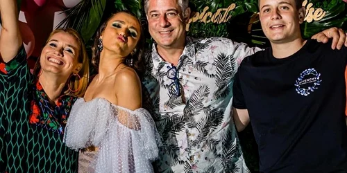 Andreea Esca și Alexandre Eram, alături de cei doi copii ai lor și de iubitul Alexiei, Mario Fresh jpeg