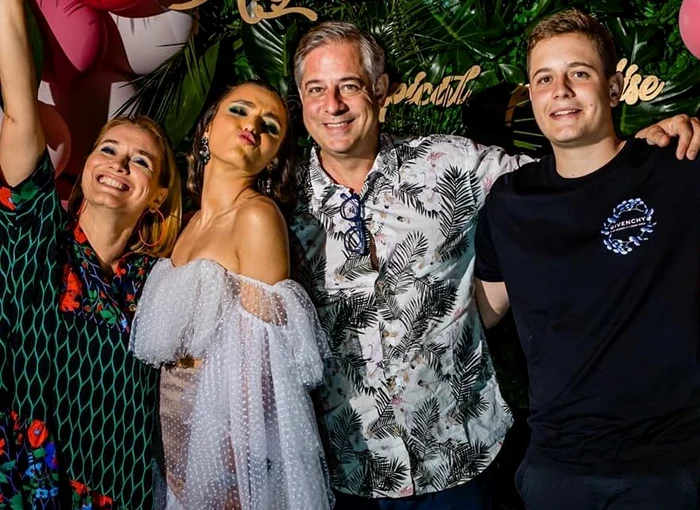 Andreea Esca și Alexandre Eram, alături de cei doi copii ai lor. FOTO arhivă personală