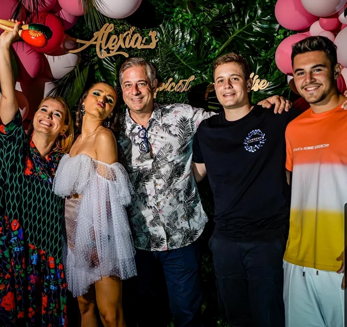 Andreea Esca și Alexandre Eram, alături de cei doi copii ai lor și de iubitul Alexiei, Mario Fresh