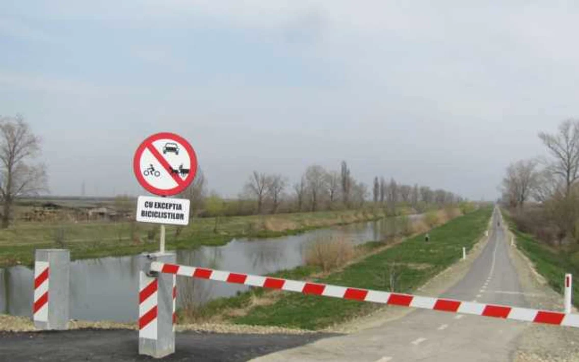 Pista de biciclete de pe digul Begăi FOTO Ştefan Both