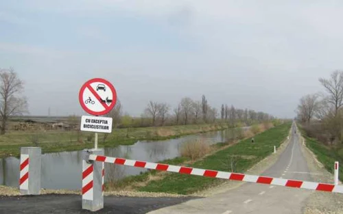 Pista de biciclete de pe digul Begăi FOTO Ştefan Both