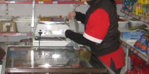 Reşiţa: Carne expirată pe rafturile magazinelor