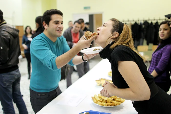 Studenții tunisieni au gătit mâncare tradițională pentru colegi