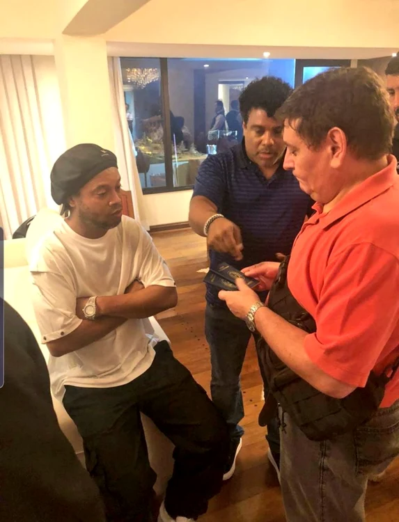 Ronaldinho are probleme cu legea în Paraguay