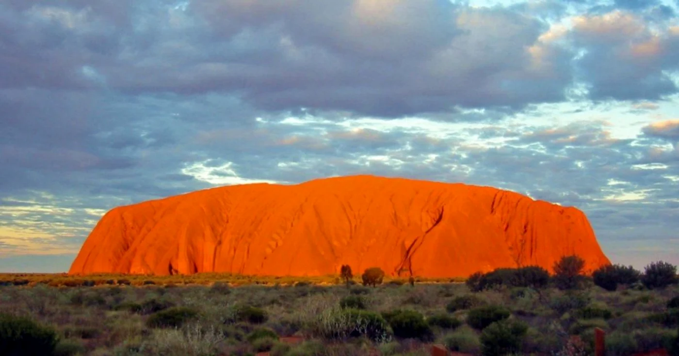 Stânca Uluru din Australia. Foto: wikipedia